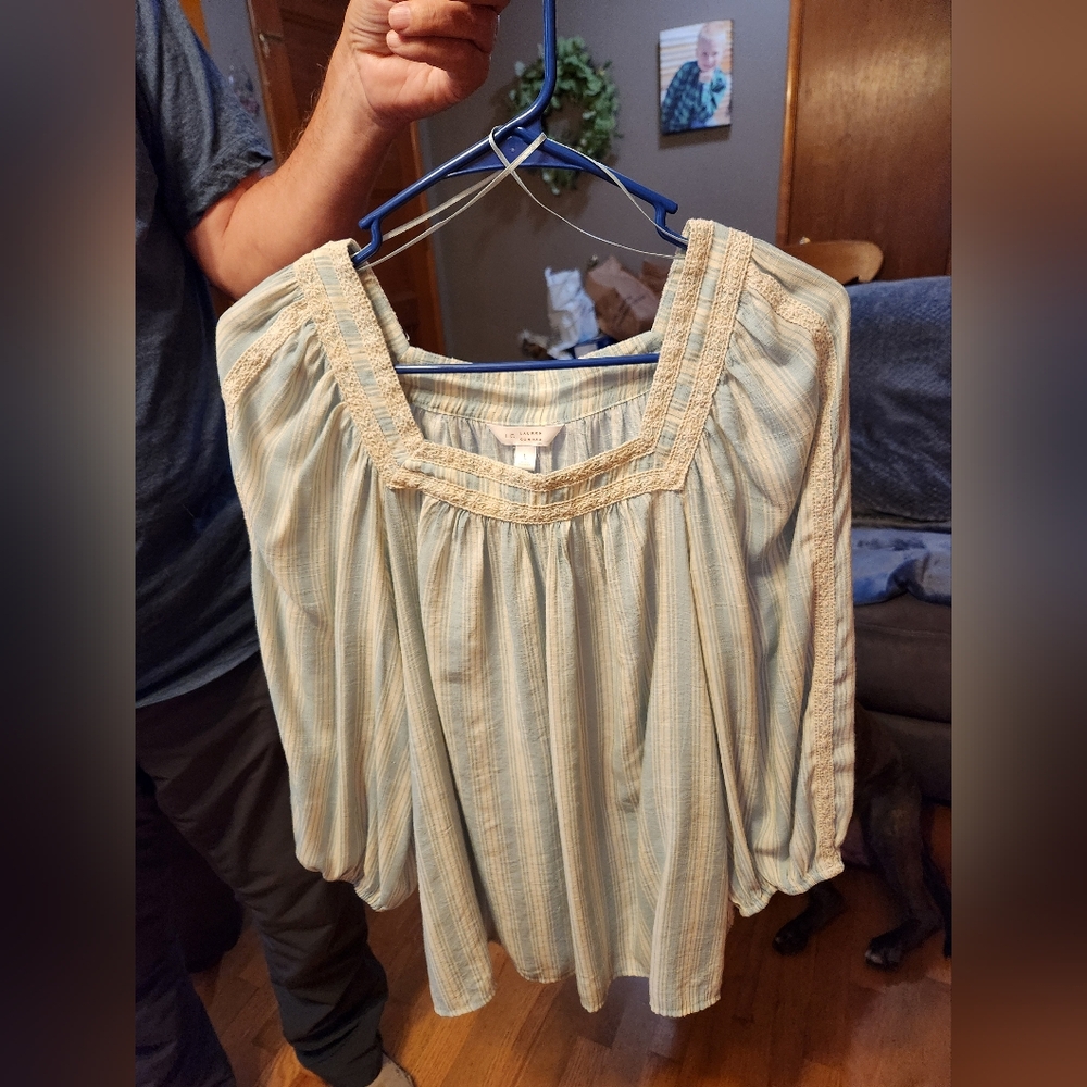 Lauren Conrad top